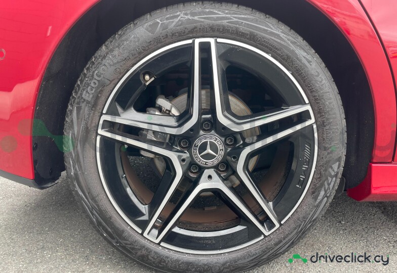 Mercedes A-class Красный