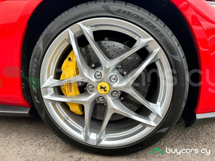 Ferrari Roma Красный