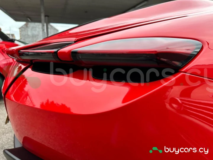 Ferrari Roma Красный