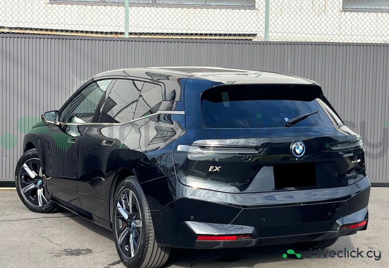 BMW iX Черный