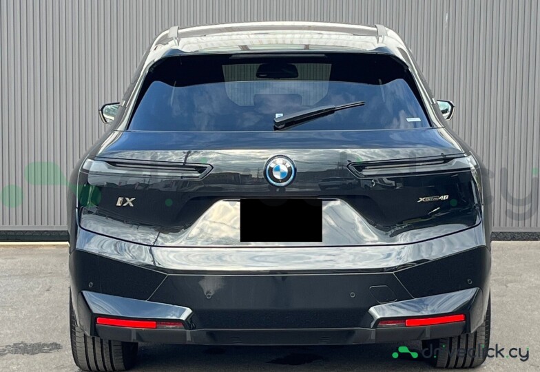 BMW iX Черный