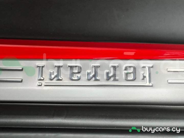 Ferrari Roma Красный