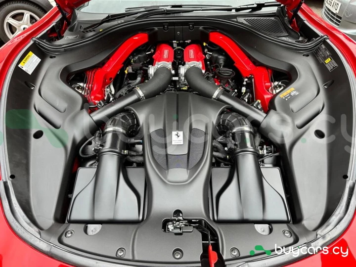 Ferrari Roma Красный