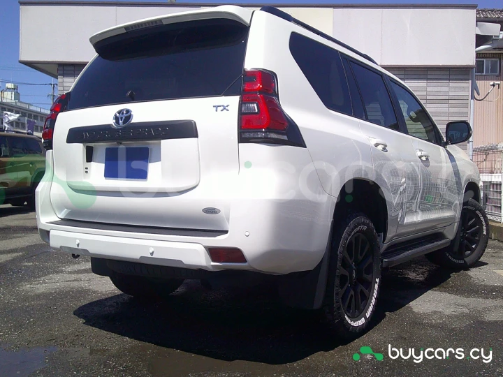 Toyota Land Cruiser Prado Белый