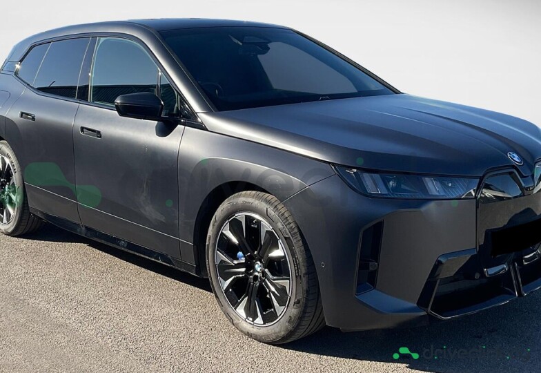 BMW iX Черный