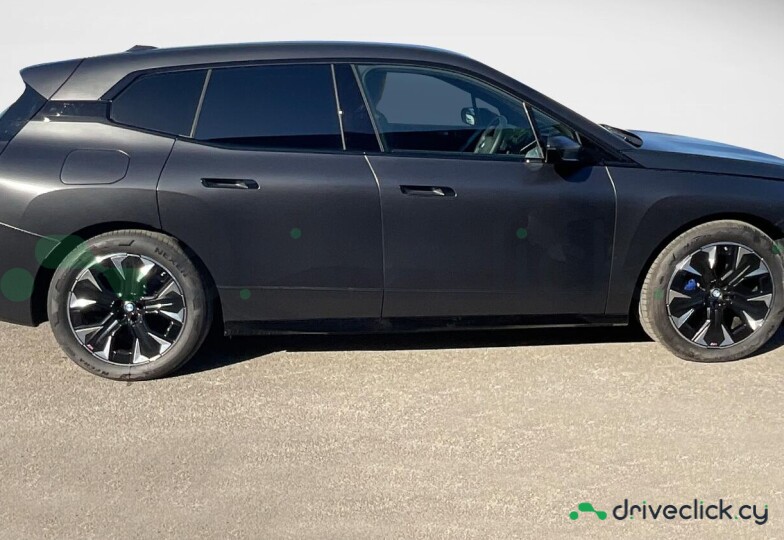 BMW iX Черный