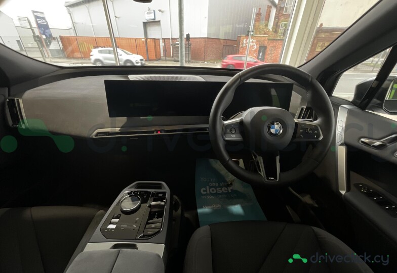 BMW iX Черный