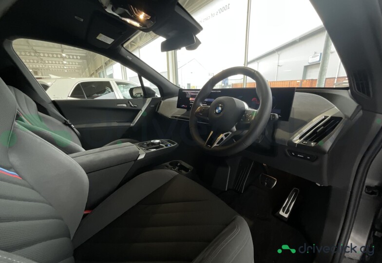 BMW iX Черный