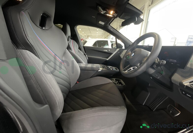 BMW iX Черный
