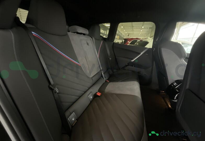 BMW iX Черный