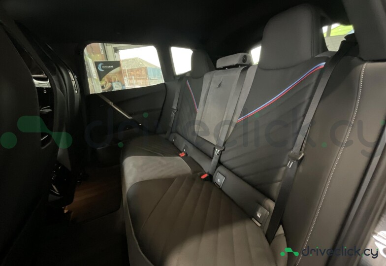 BMW iX Черный