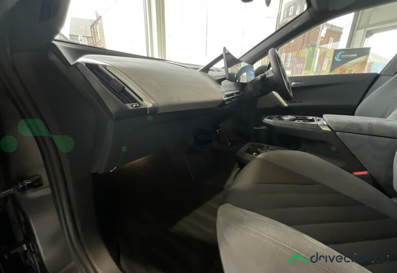 BMW iX Черный