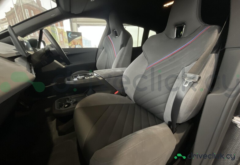 BMW iX Черный