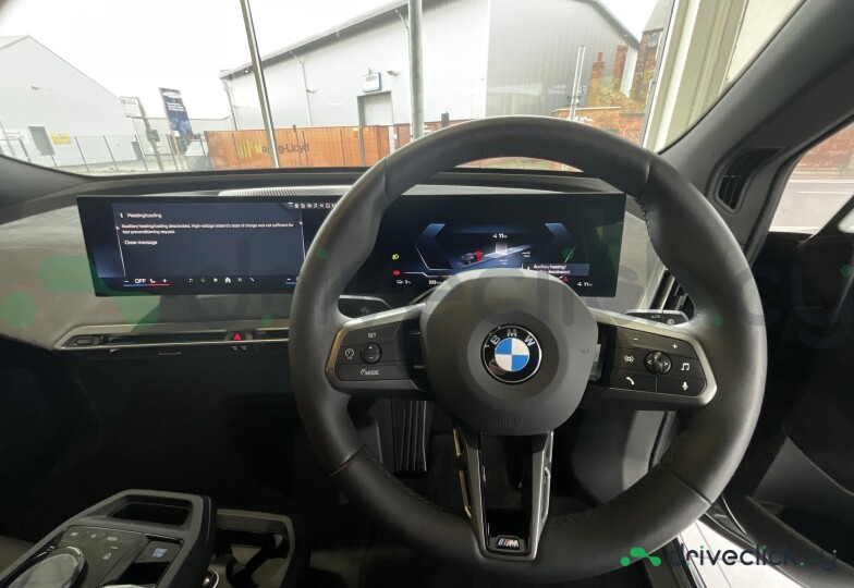BMW iX Черный