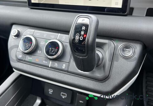 Land Rover Defender Черный