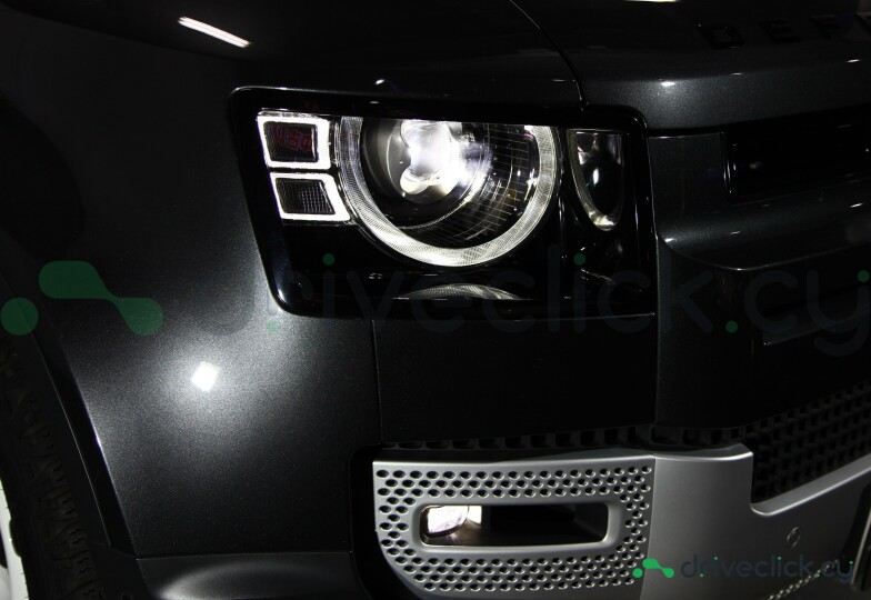 Land Rover Defender Серый