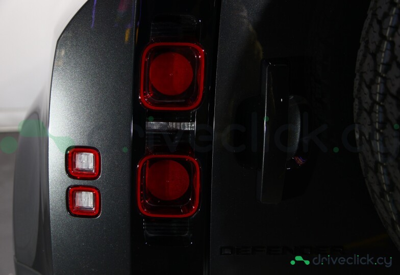 Land Rover Defender Серый