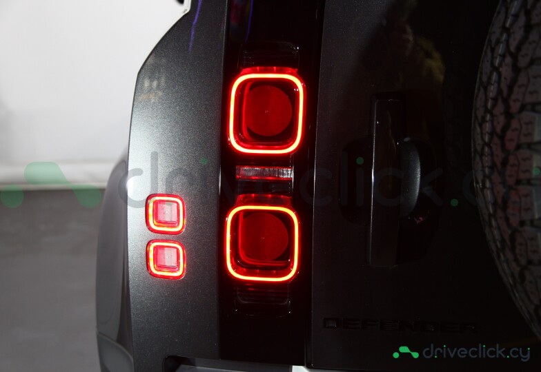 Land Rover Defender Серый