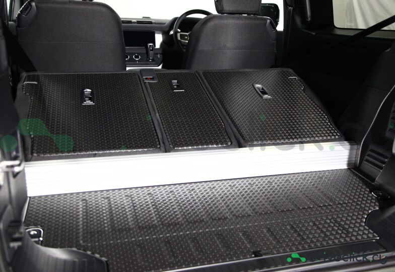 Land Rover Defender Серый