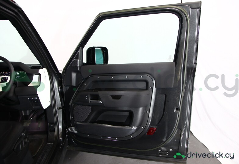 Land Rover Defender Серый