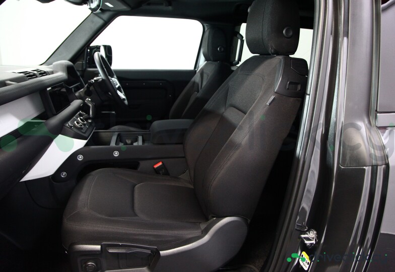Land Rover Defender Серый