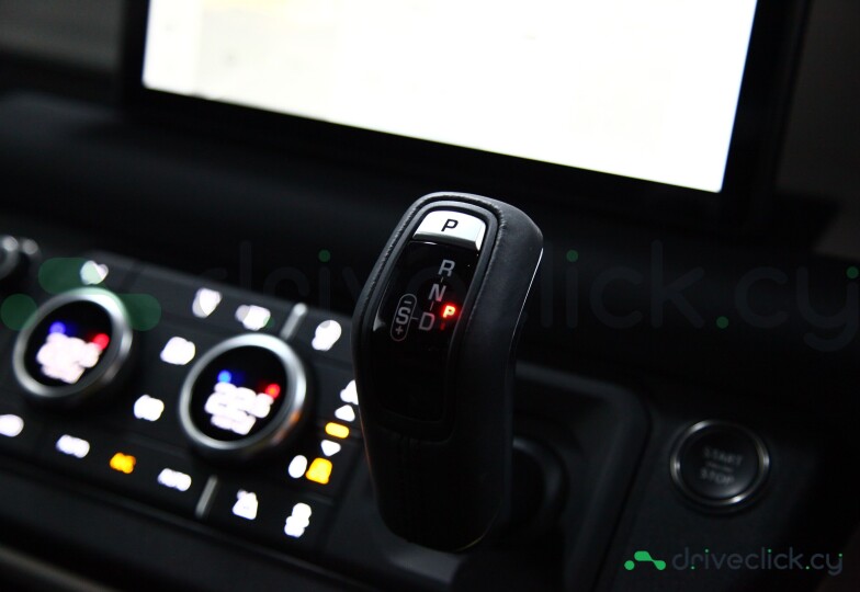 Land Rover Defender Серый