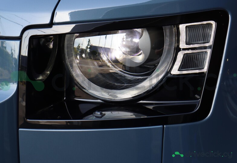Land Rover Defender Синий