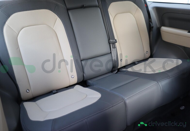 Land Rover Defender Синий