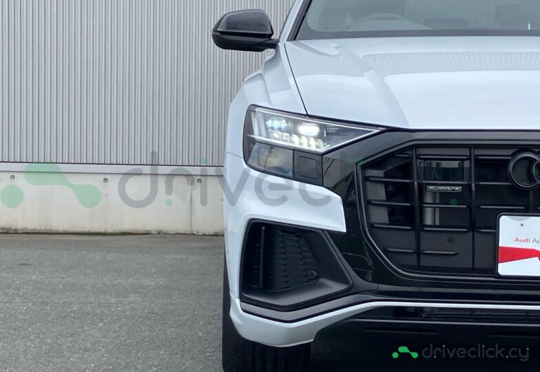Audi Q8 Белый