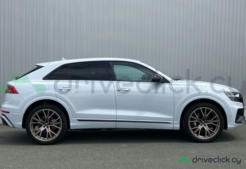 Audi Q8 Белый