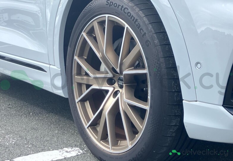 Audi Q8 Белый