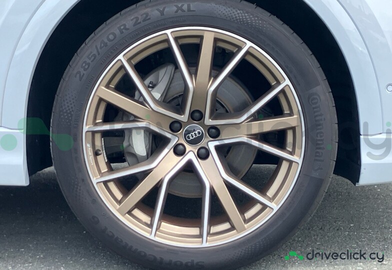 Audi Q8 Белый