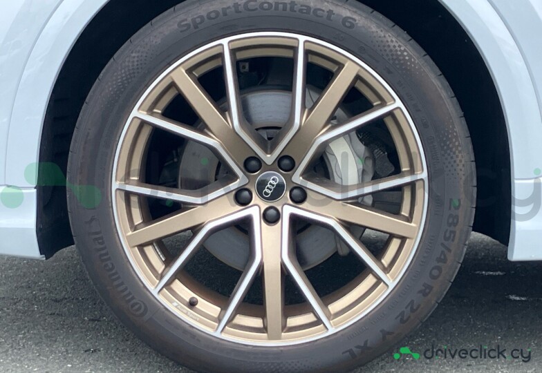 Audi Q8 Белый