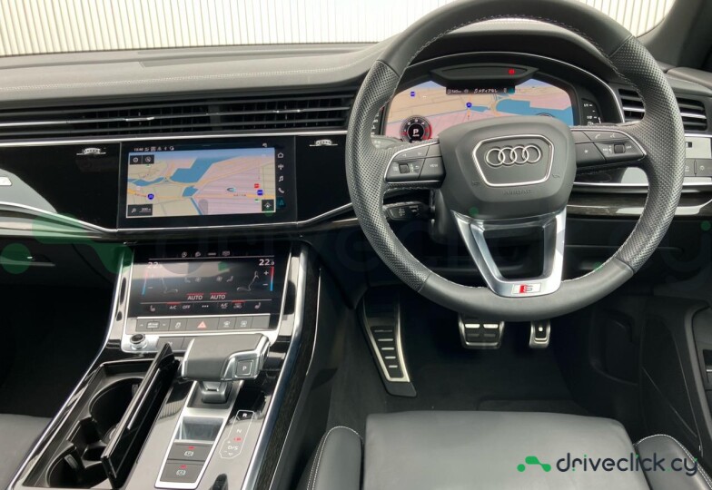 Audi Q8 Белый