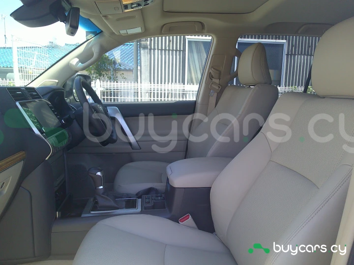 Toyota Land Cruiser Prado Белый