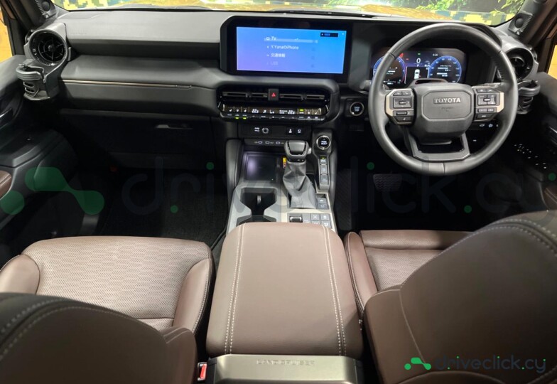 Toyota Land Cruiser 250 Золотой