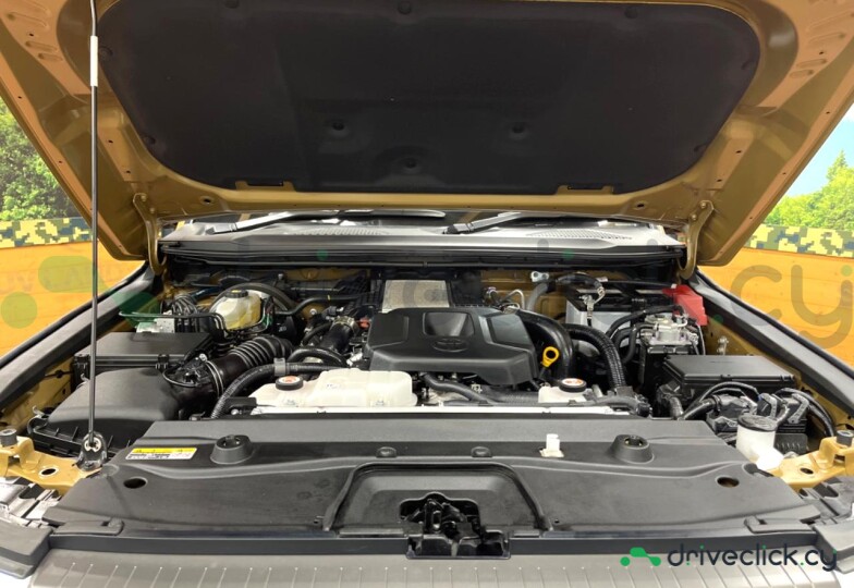 Toyota Land Cruiser 250 Золотой