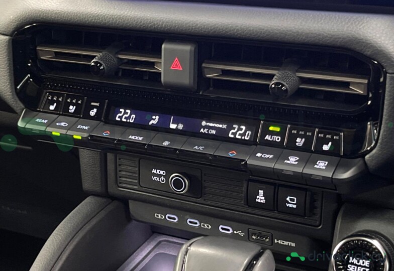 Toyota Land Cruiser 250 Золотой