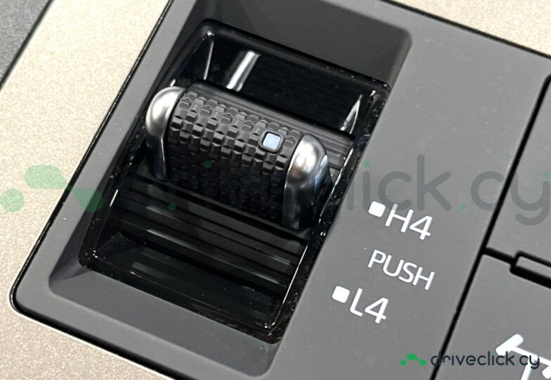 Toyota Land Cruiser 250 Золотой