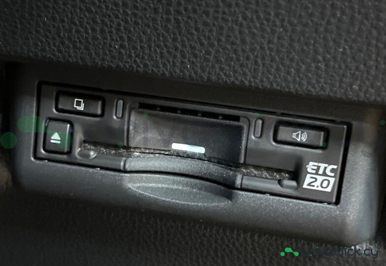 Toyota Land Cruiser 250 Золотой