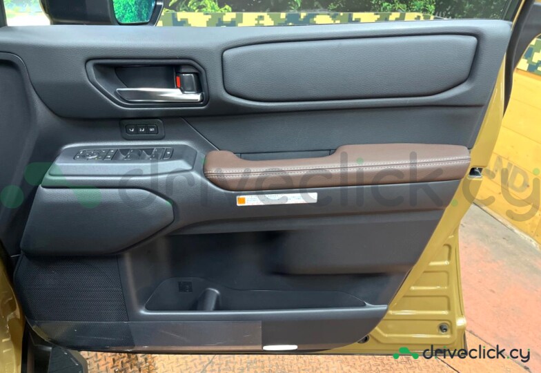 Toyota Land Cruiser 250 Золотой