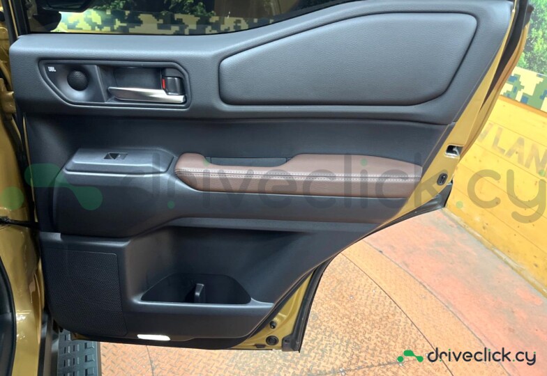 Toyota Land Cruiser 250 Золотой