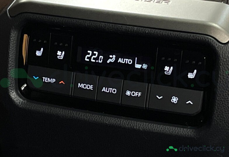 Toyota Land Cruiser 250 Золотой