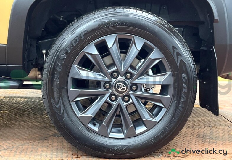 Toyota Land Cruiser 250 Золотой