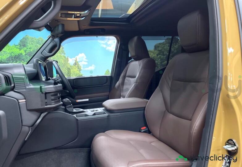 Toyota Land Cruiser 250 Золотой