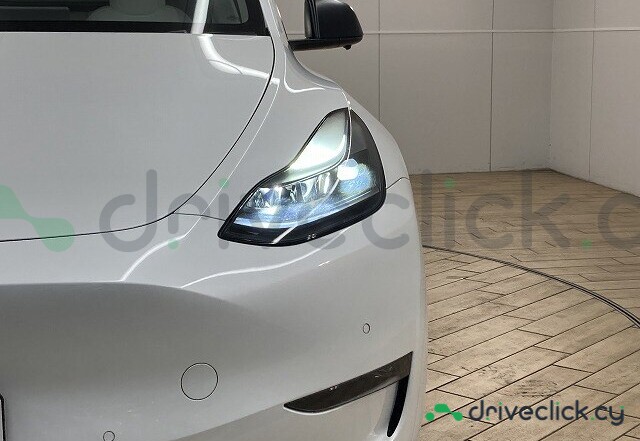 Tesla Model Y Белый