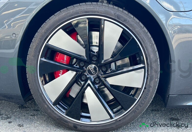 Audi e-tron GT Серый