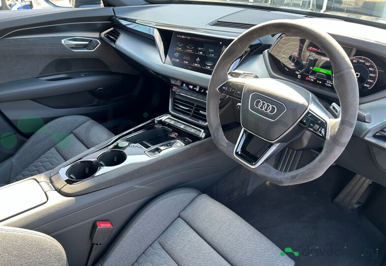 Audi e-tron GT Серый