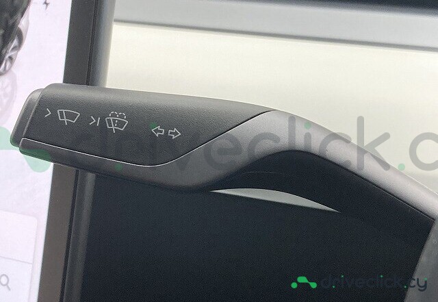 Tesla Model Y Белый