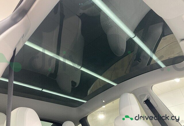 Tesla Model Y Белый